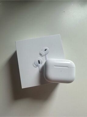 Single Left Apple Airpod (2nd Gen) with Charging Case - White